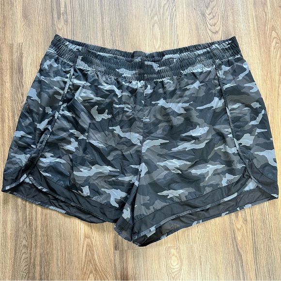 Athleta Womens Printed Mesh Racer Run Short 4" Camo 3XL Running Gym Workout - Picture 1 of 11